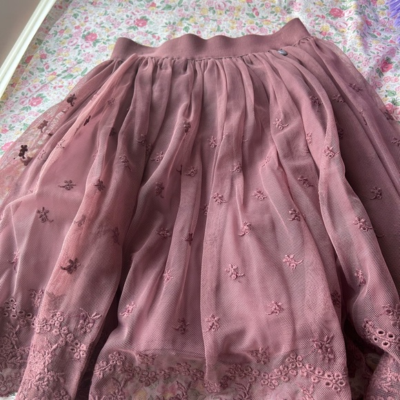 Like new lace mid thigh skirt - Picture 2 of 3